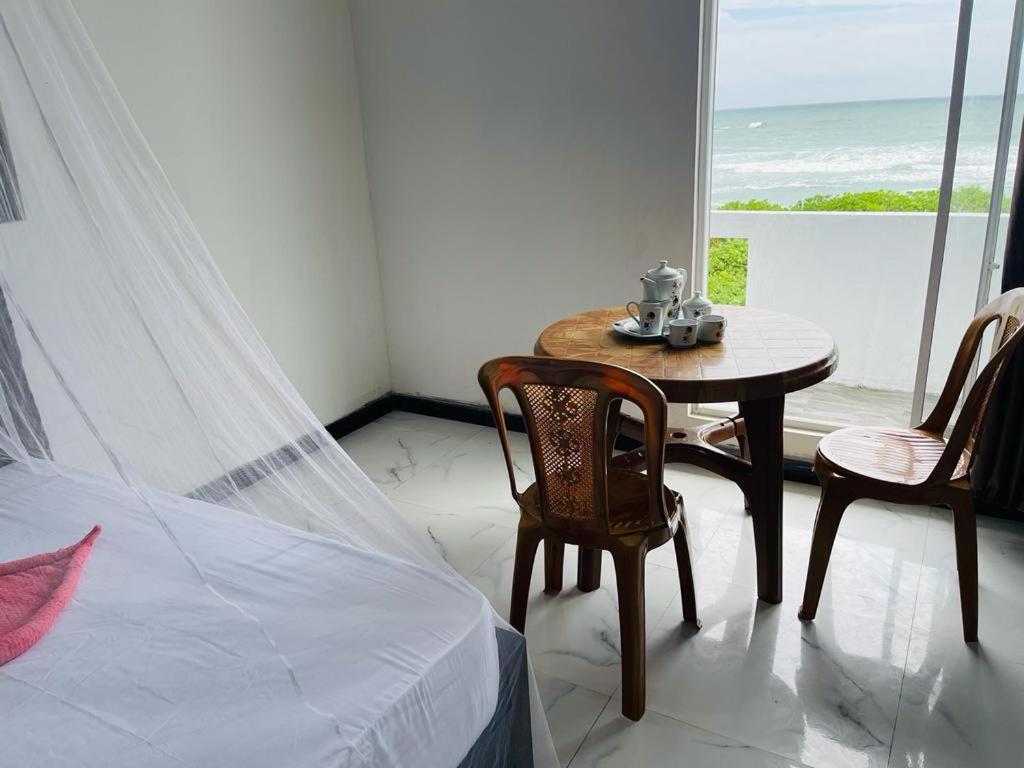 Blue Waves Ocean Mirissa Hotel Ngoại thất bức ảnh