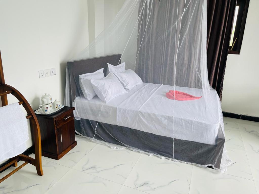 Blue Waves Ocean Mirissa Hotel Ngoại thất bức ảnh