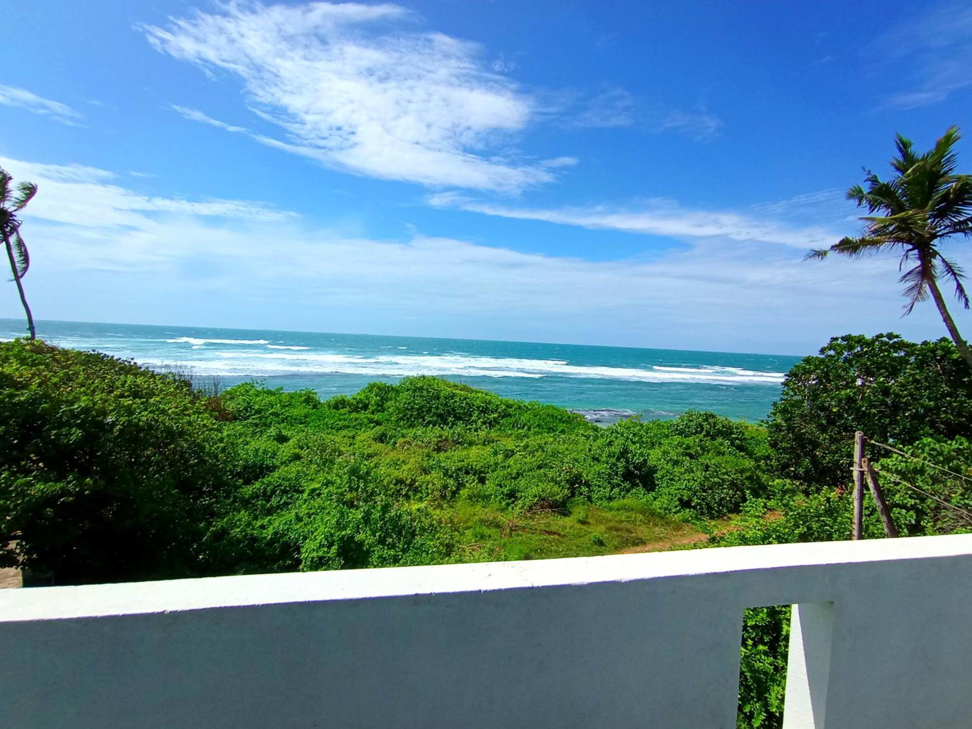 Blue Waves Ocean Mirissa Hotel Ngoại thất bức ảnh